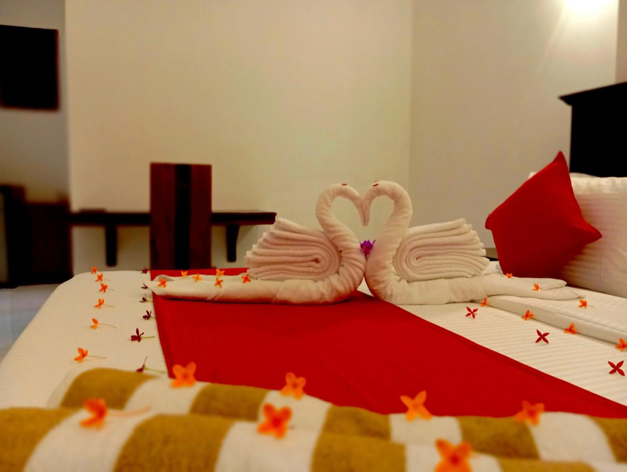 Crown Breeze Hotel Ahangama Luaran gambar